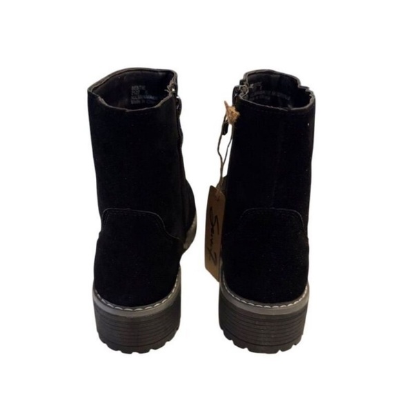 Seven7 Women's Black Ankle Bootie
Round Toe Faux Suede Zip Women’s Size 9 - Picture 3 of 8